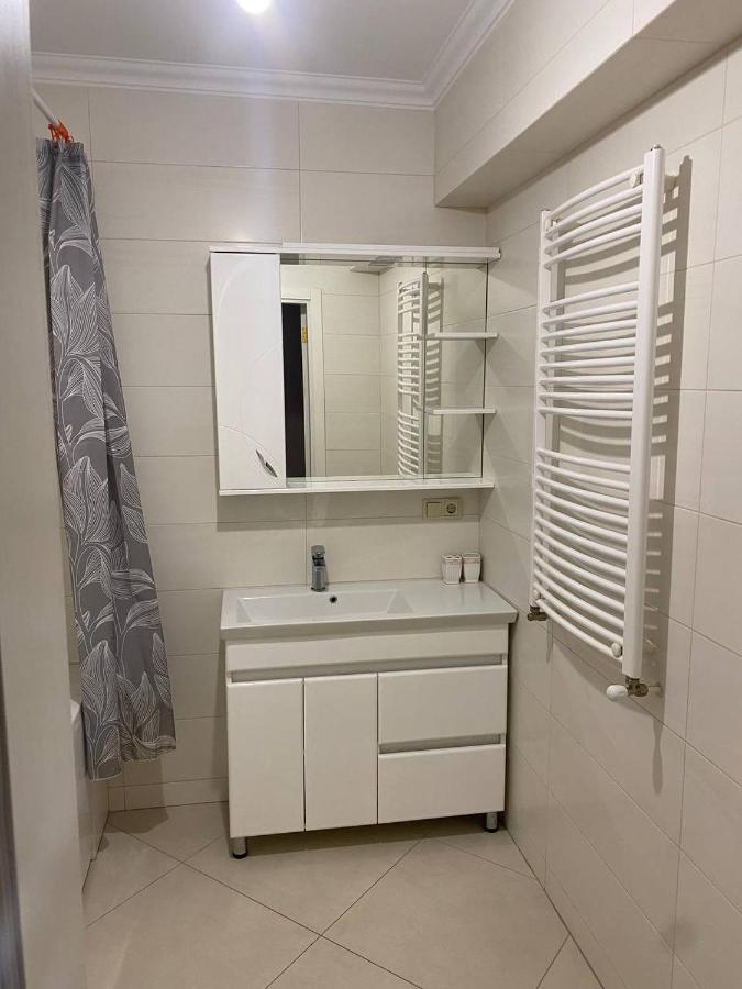 Appartement Avec 2 Chambres En Centre Ville Chisinau Bagian luar foto